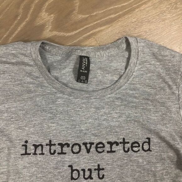 Introverted But Willing to Discuss Poshmark Tee Gray Short Sleeve T-shirt Top S - Picture 5 of 9